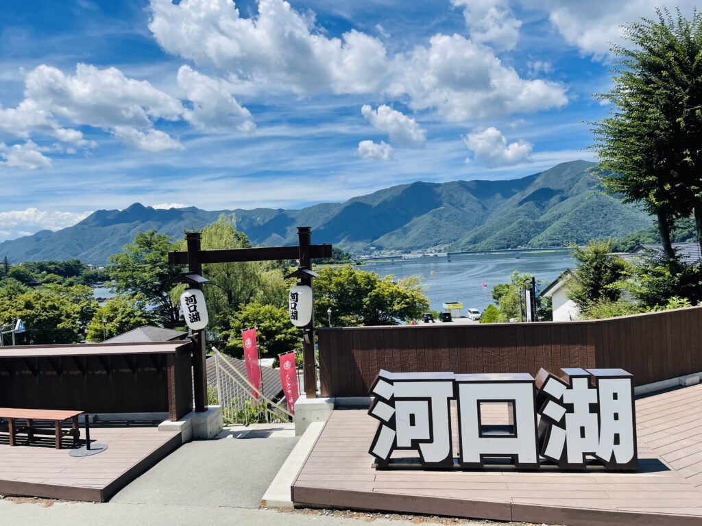 A photo spot at Lake Kawaguchi near Mount Tenjo (Mount Kachikachi)