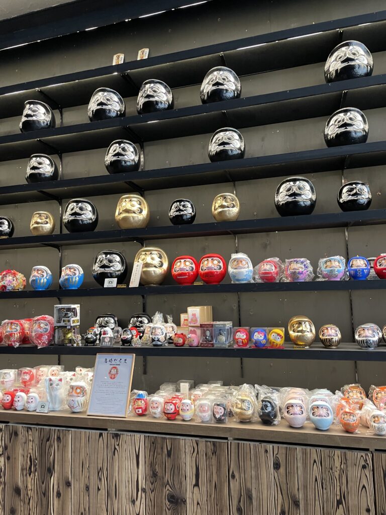 Daruma Mania, a specialty shop for Daruma dolls